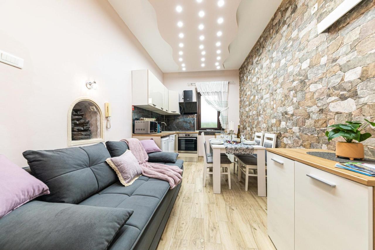 Apartments Keka Kaštela Kültér fotó